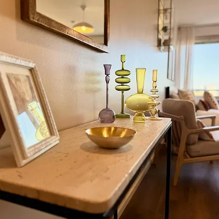 Floor Getaway In - Church & Sea View Huoneisto *