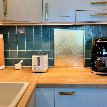 Floor Getaway In - Church & Sea View Apartment *