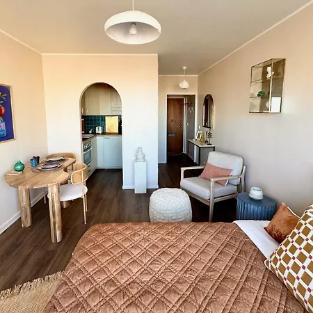 Apartment Floor Getaway In - Church & Sea View